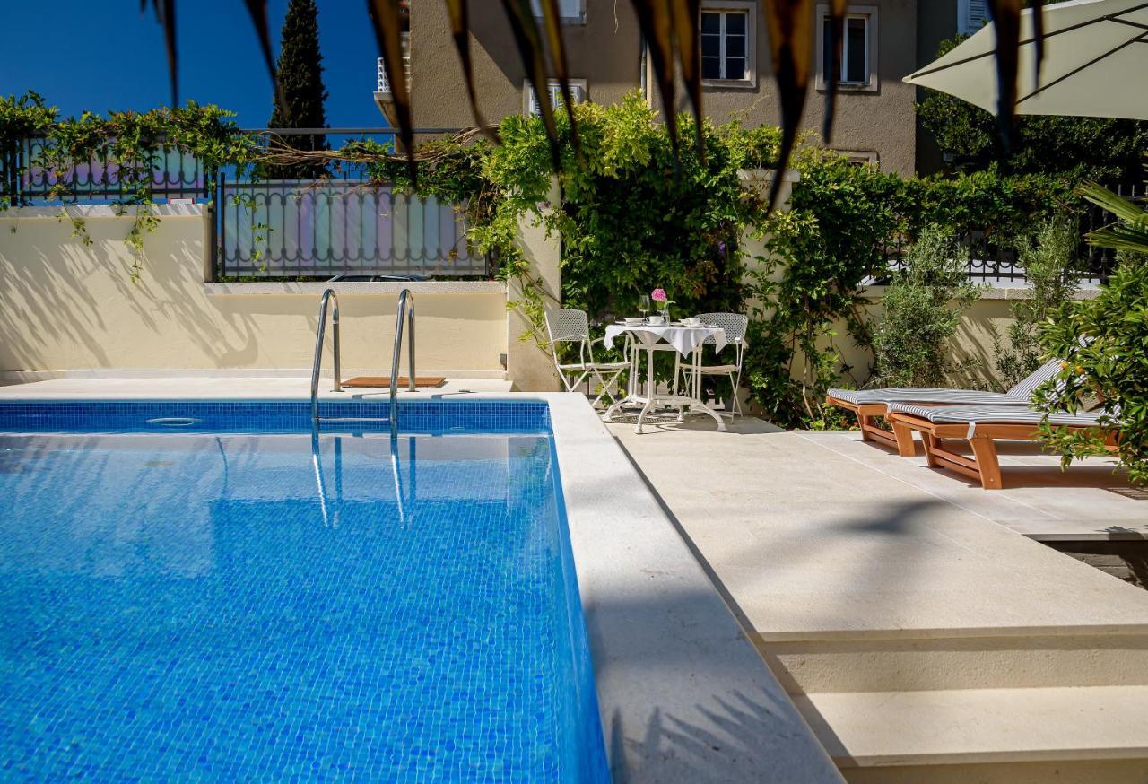 Palace Schoen Milesi - Esense Of Prestige - Private Pool - Free Parking - Old Money Style Luxury Rooms - Walking Distance To The Old Town, The Beach And All Amenities - Buralux Properties Split Eksteriør bilde
