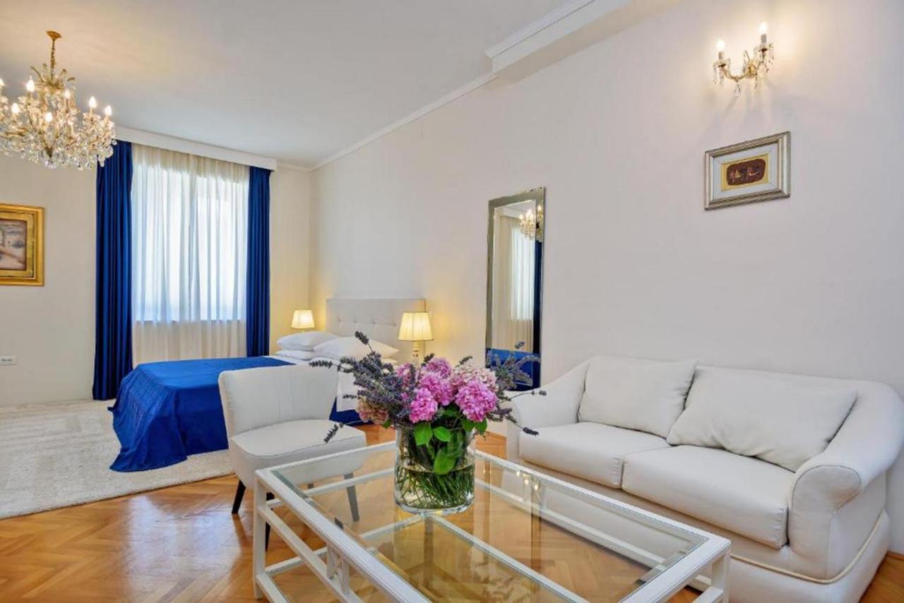 Palace Schoen Milesi - Esense Of Prestige - Private Pool - Free Parking - Old Money Style Luxury Rooms - Walking Distance To The Old Town, The Beach And All Amenities - Buralux Properties Split Eksteriør bilde