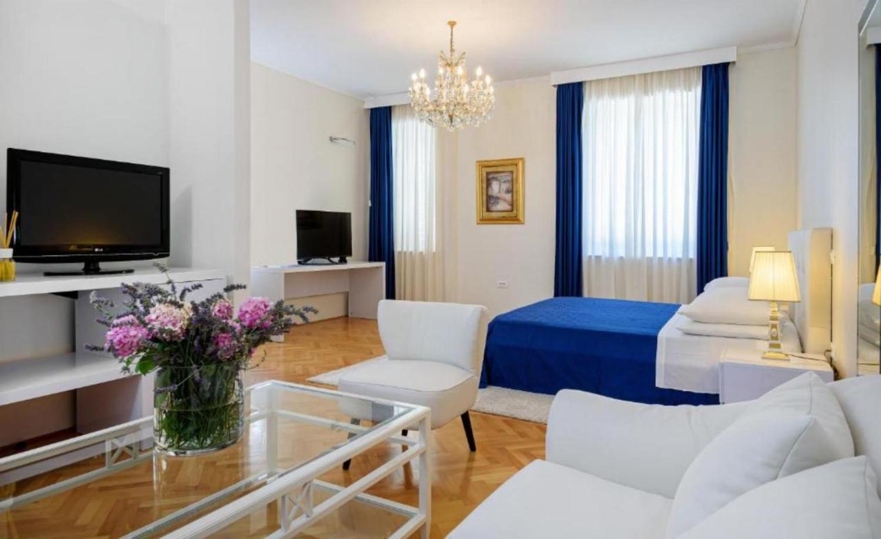 Palace Schoen Milesi - Esense Of Prestige - Private Pool - Free Parking - Old Money Style Luxury Rooms - Walking Distance To The Old Town, The Beach And All Amenities - Buralux Properties Split Eksteriør bilde