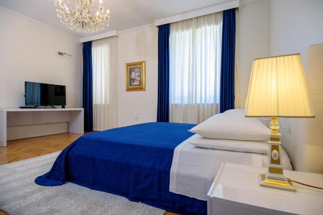 Palace Schoen Milesi - Esense Of Prestige - Private Pool - Free Parking - Old Money Style Luxury Rooms - Walking Distance To The Old Town, The Beach And All Amenities - Buralux Properties Split Eksteriør bilde