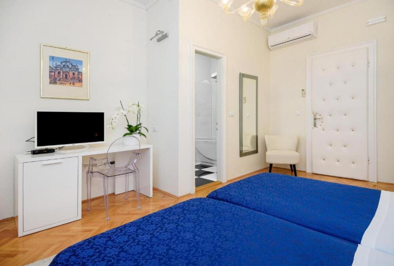 Palace Schoen Milesi - Esense Of Prestige - Private Pool - Free Parking - Old Money Style Luxury Rooms - Walking Distance To The Old Town, The Beach And All Amenities - Buralux Properties Split Eksteriør bilde