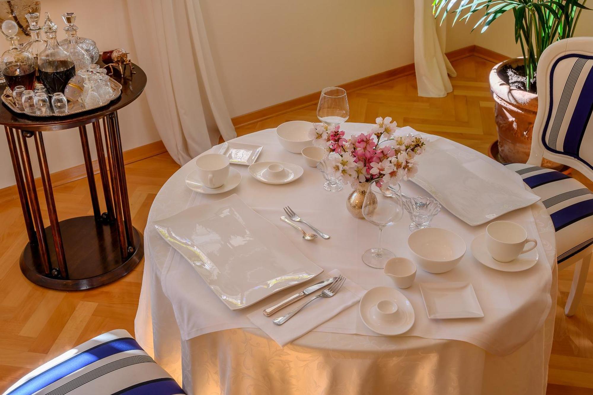 Palace Schoen Milesi - Esense Of Prestige - Private Pool - Free Parking - Old Money Style Luxury Rooms - Walking Distance To The Old Town, The Beach And All Amenities - Buralux Properties Split Eksteriør bilde