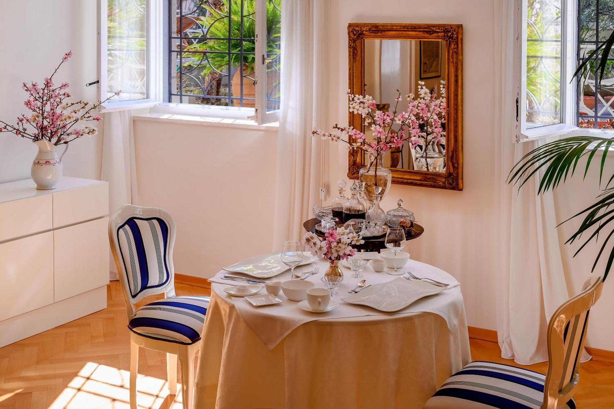 Palace Schoen Milesi - Esense Of Prestige - Private Pool - Free Parking - Old Money Style Luxury Rooms - Walking Distance To The Old Town, The Beach And All Amenities - Buralux Properties Split Eksteriør bilde