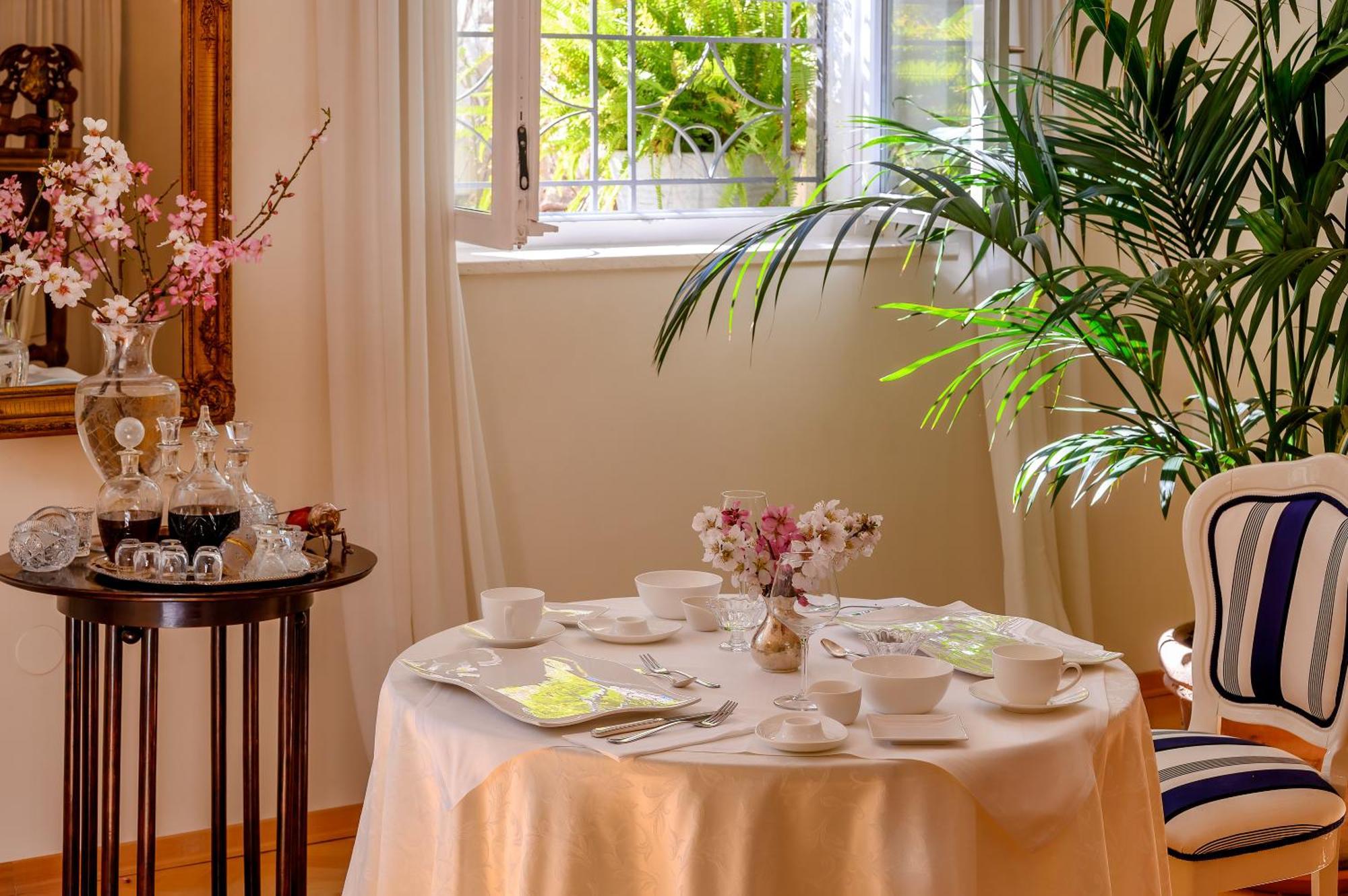 Palace Schoen Milesi - Esense Of Prestige - Private Pool - Free Parking - Old Money Style Luxury Rooms - Walking Distance To The Old Town, The Beach And All Amenities - Buralux Properties Split Eksteriør bilde